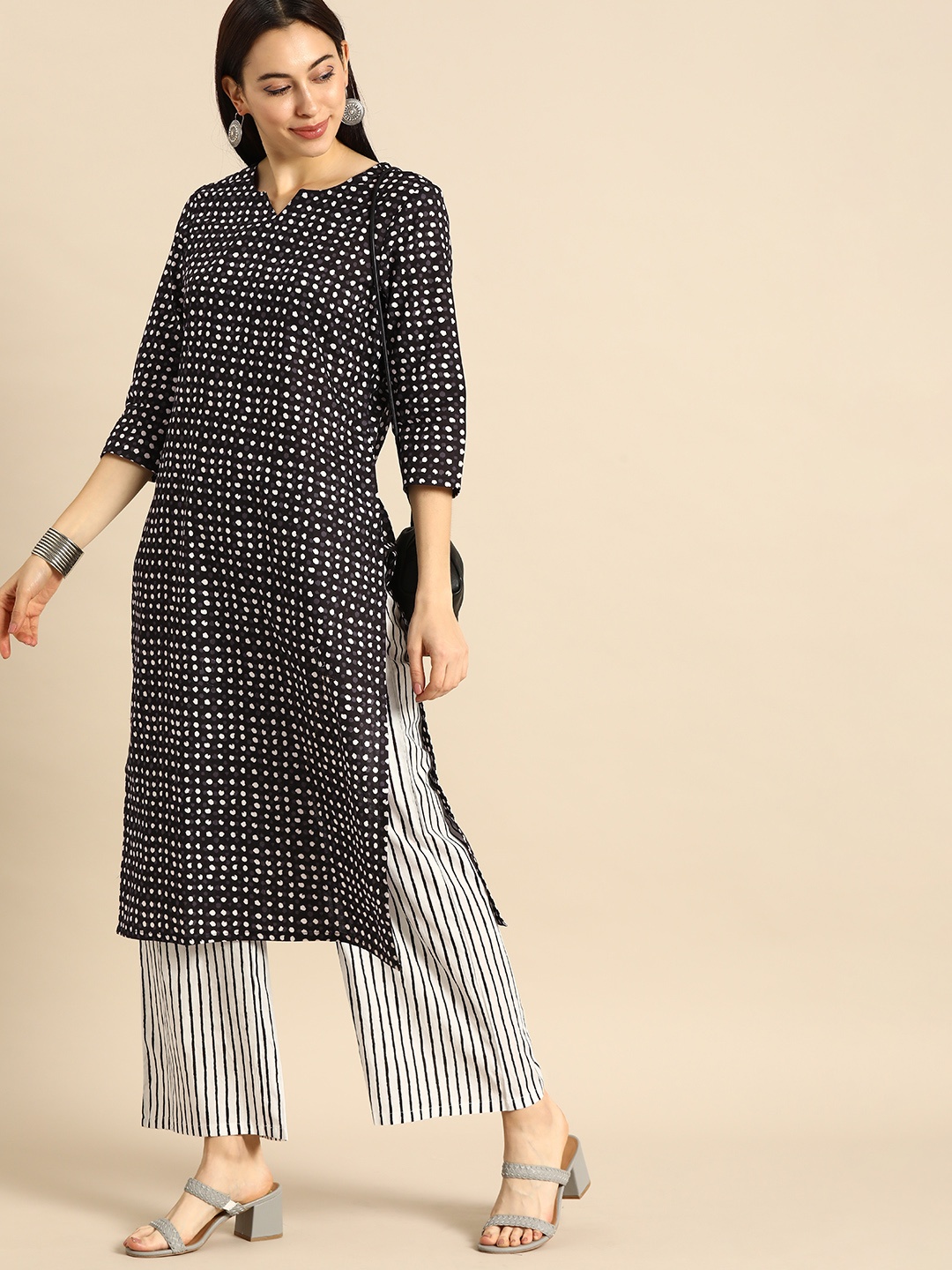 

Anouk Women Black & White Printed Kurta with Palazzos