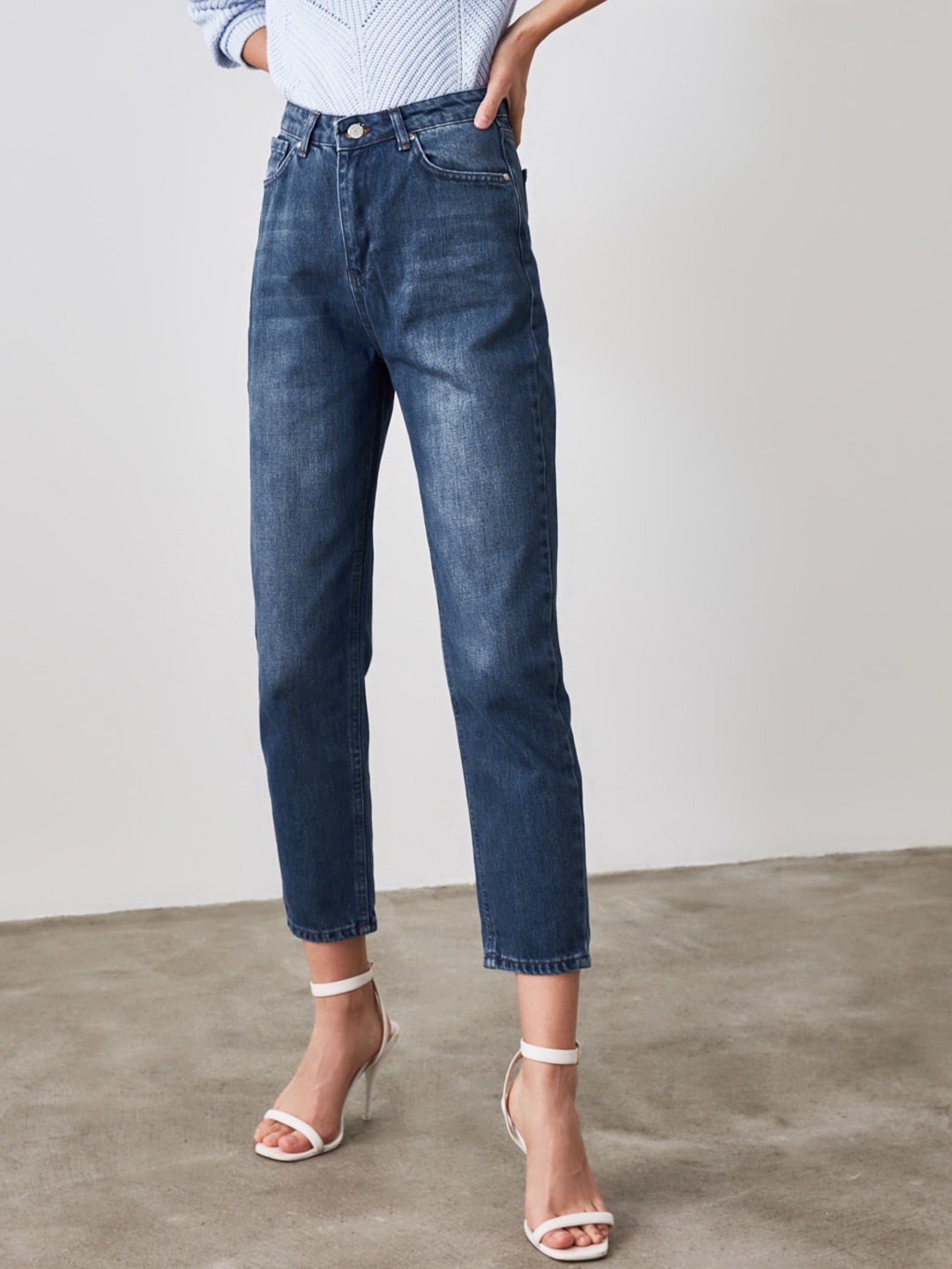 

Trendyol Women Navy Blue Regular Fit Mid-Rise Clean Look Jeans