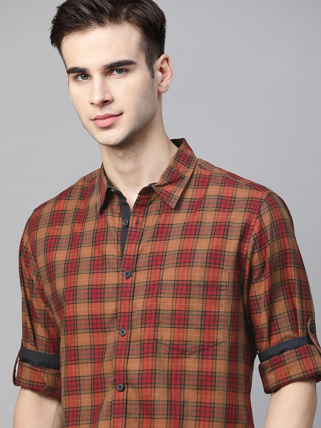 

Roadster Men Beige & Red Pure Cotton Checked Casual Shirt