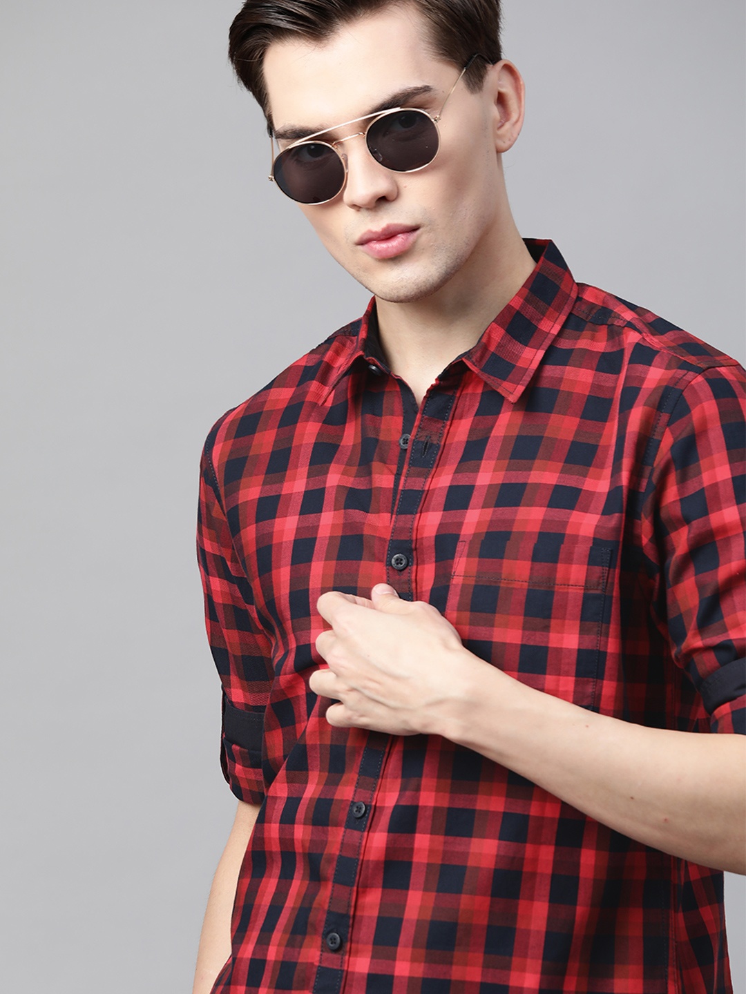 

Roadster Men Red & Black Checked Casual Shirt