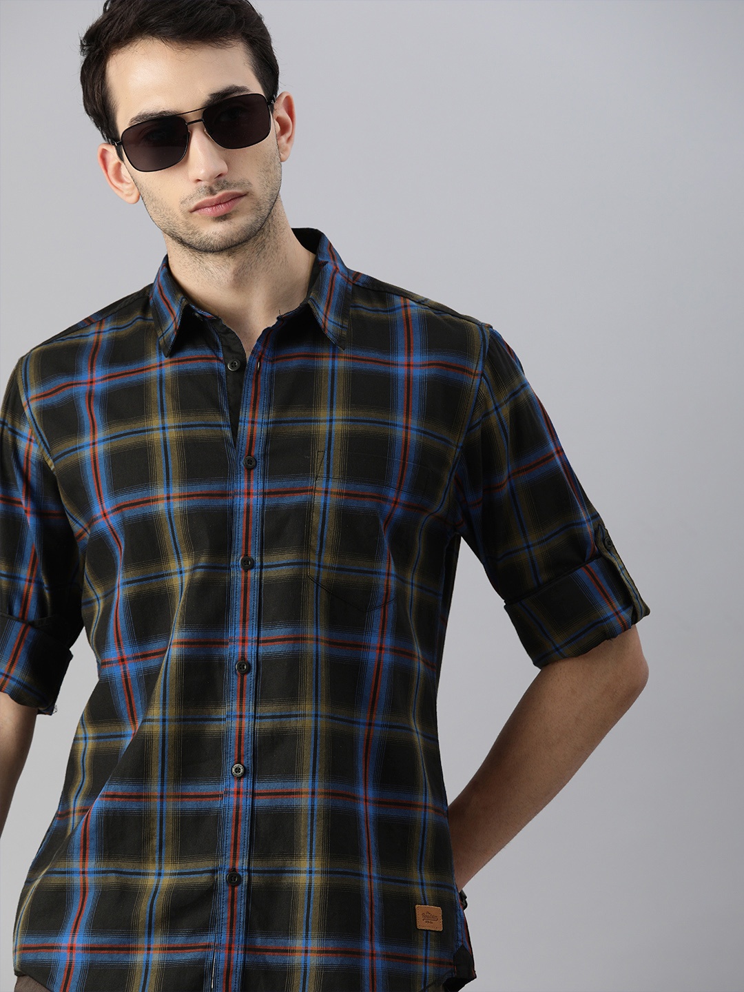 

Roadster Men Black & Blue Checked Casual Shirt