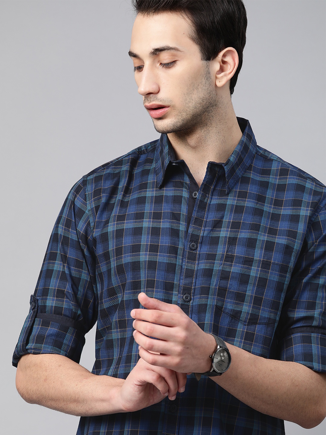 

Roadster Men Blue & Black Checked Casual Shirt