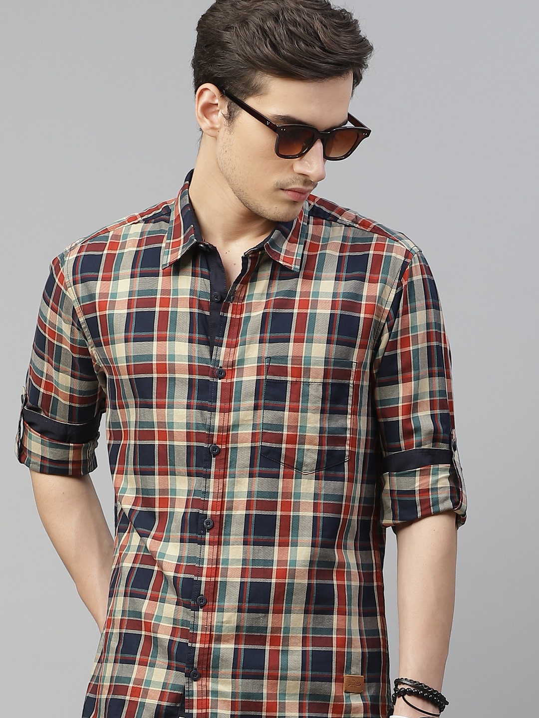 

Roadster Men Beige & Navy Blue Pure Cotton Checked Sustainable Casual Shirt