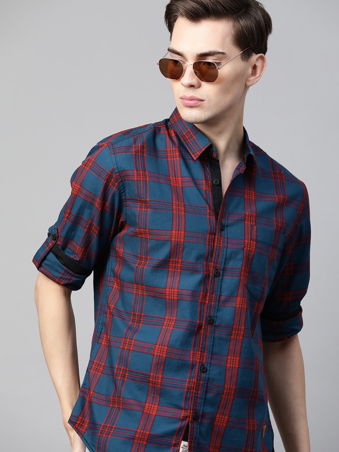 

Roadster Men Navy Blue & Red Pure Cotton Checked Casual Shirt