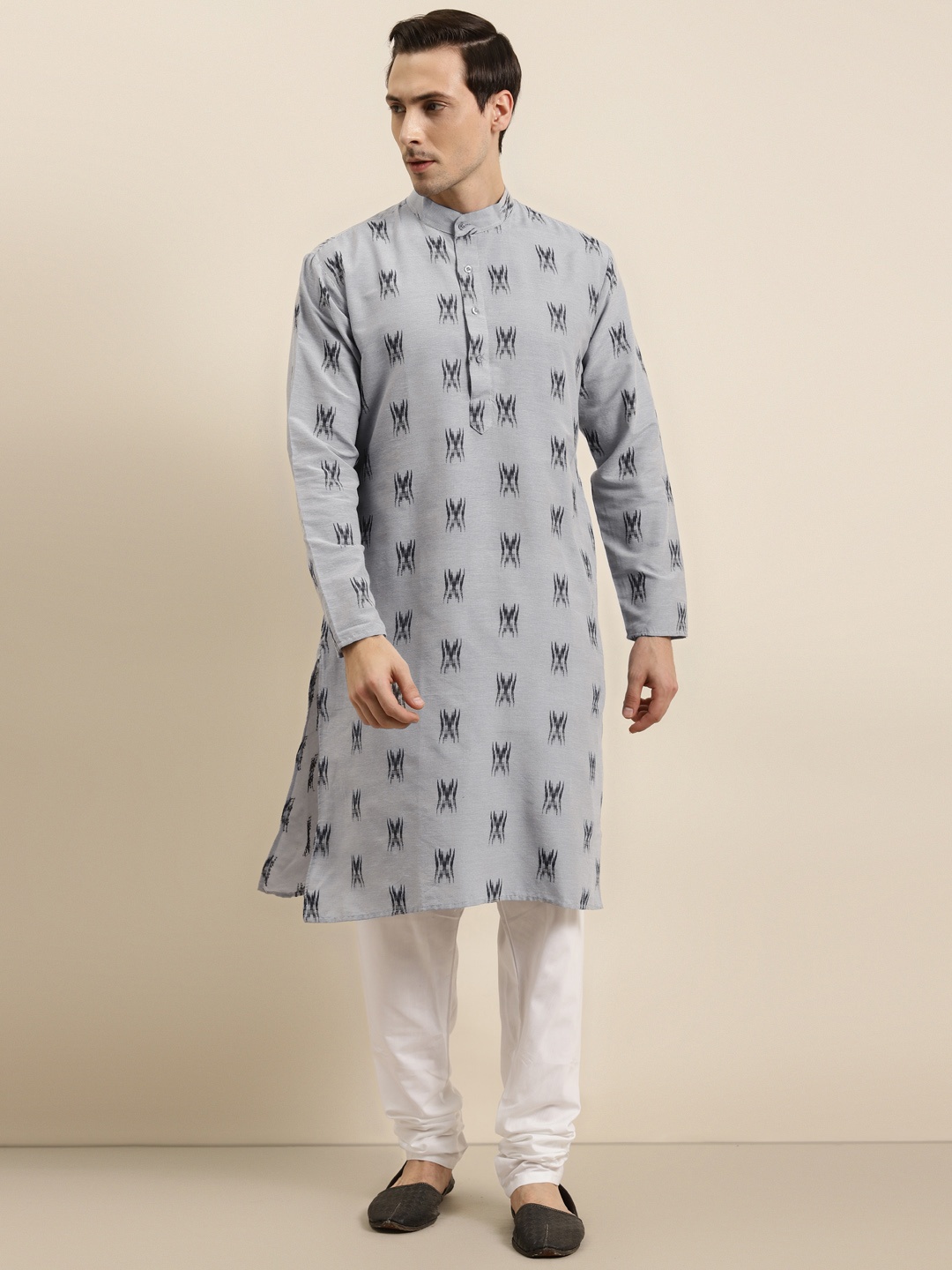 

Sojanya Men Grey & Black Ikat Woven Design Pure Cotton Kurta