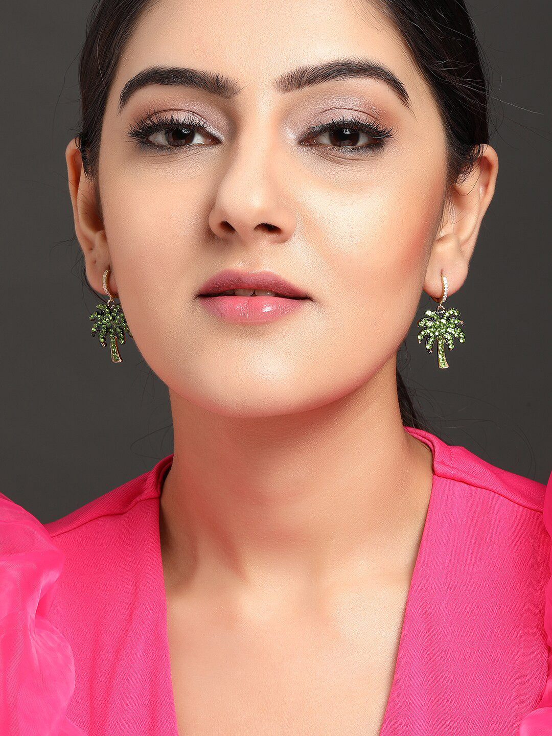 

TOKYO TALKIES X rubans FASHION ACCESSORIES Gold-Plated Green Handcrafted Studs