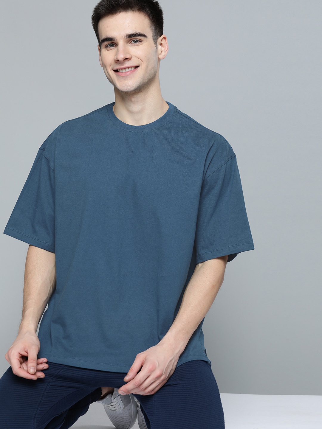 

M&H Easy Men Black Solid Hood T-shirt