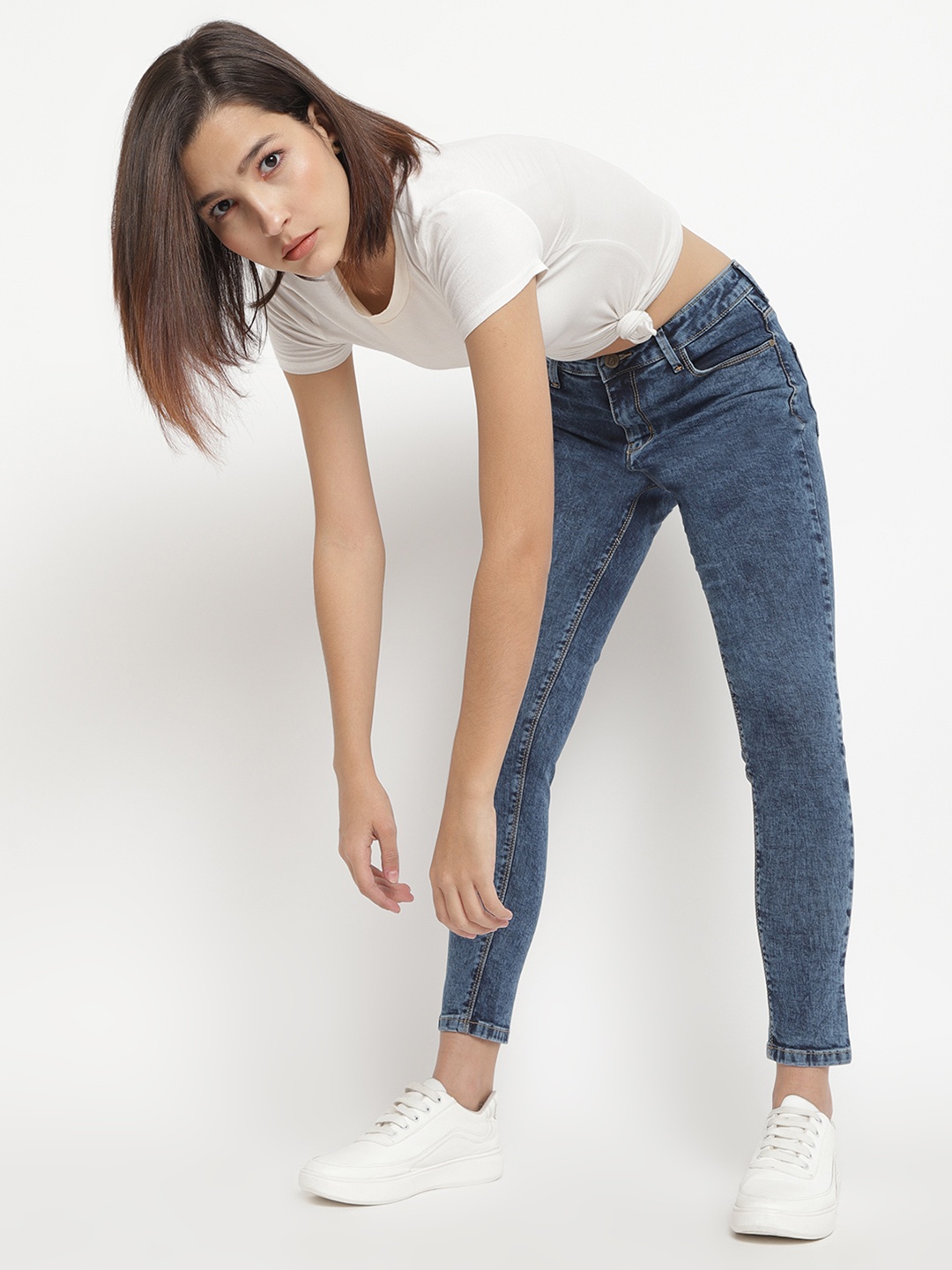 

Belliskey Women Blue Slim Fit Mid-Rise Clean Look Jeans