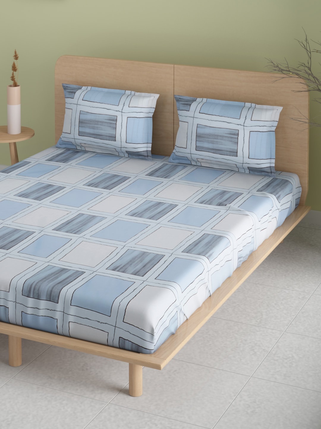 

Aura Blue & Grey Geometric 144 TC Cotton 1 Queen Bedsheet with 2 Pillow Covers