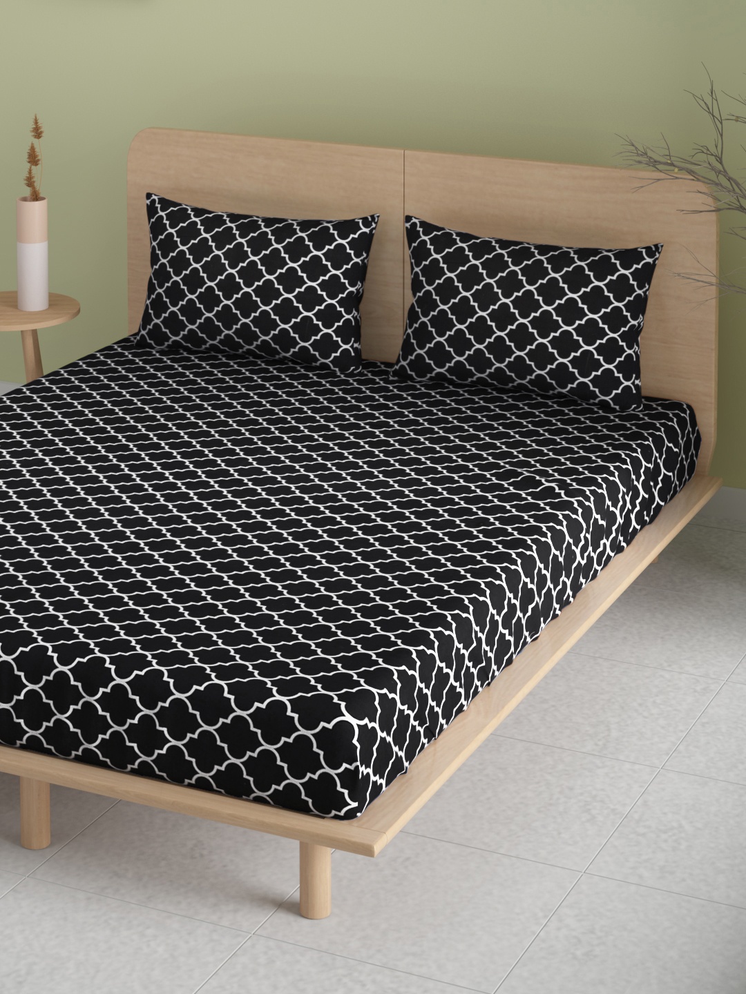

Aura Black & White Geometric 104 TC 110 GSM Cotton 1 Queen Bedsheet with 2 Pillow Covers