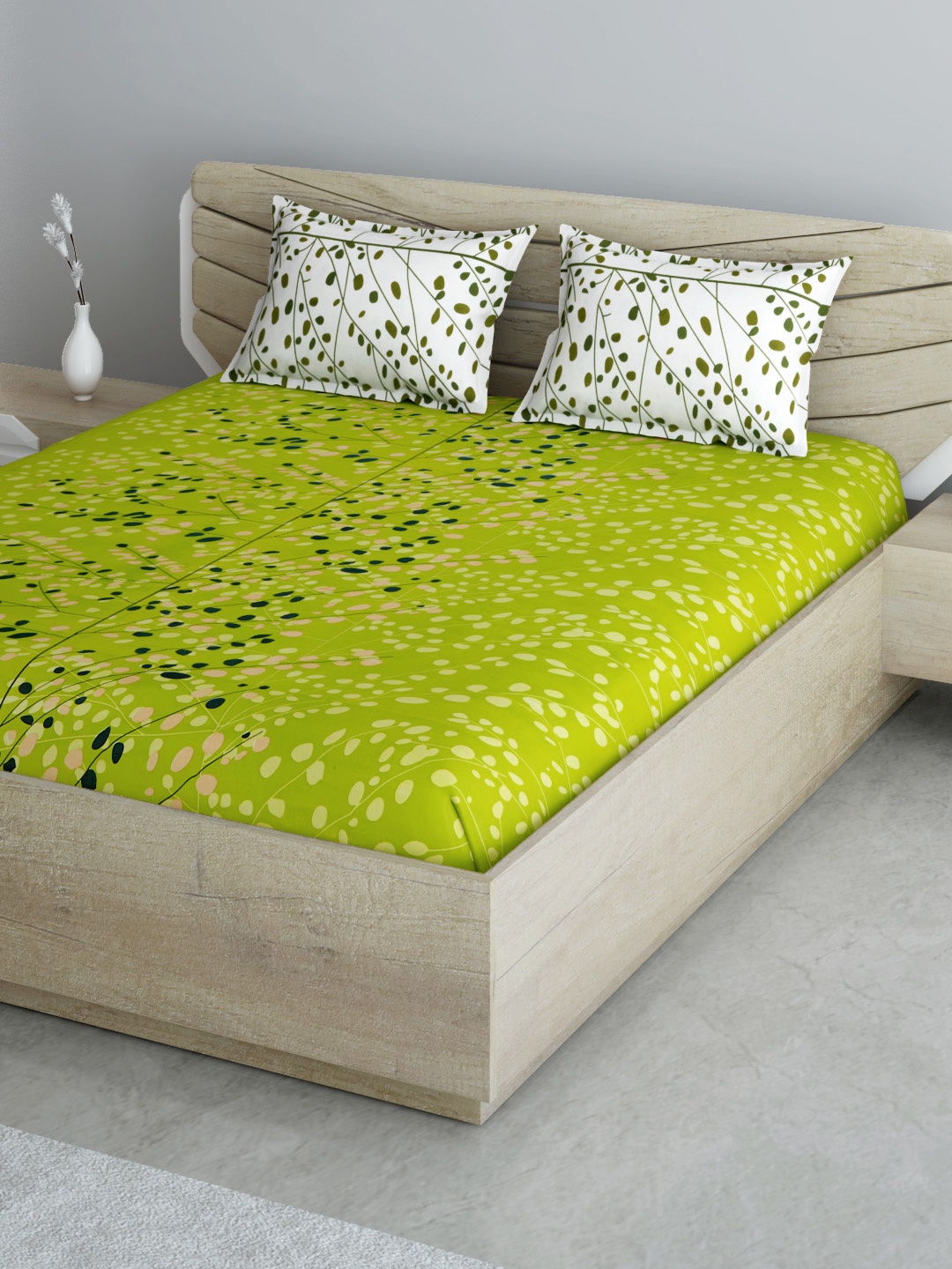 

Aura Green & White Abstract 104 TC 110 GSM Cotton 1 Queen Bedsheet & 2 Pillow Covers