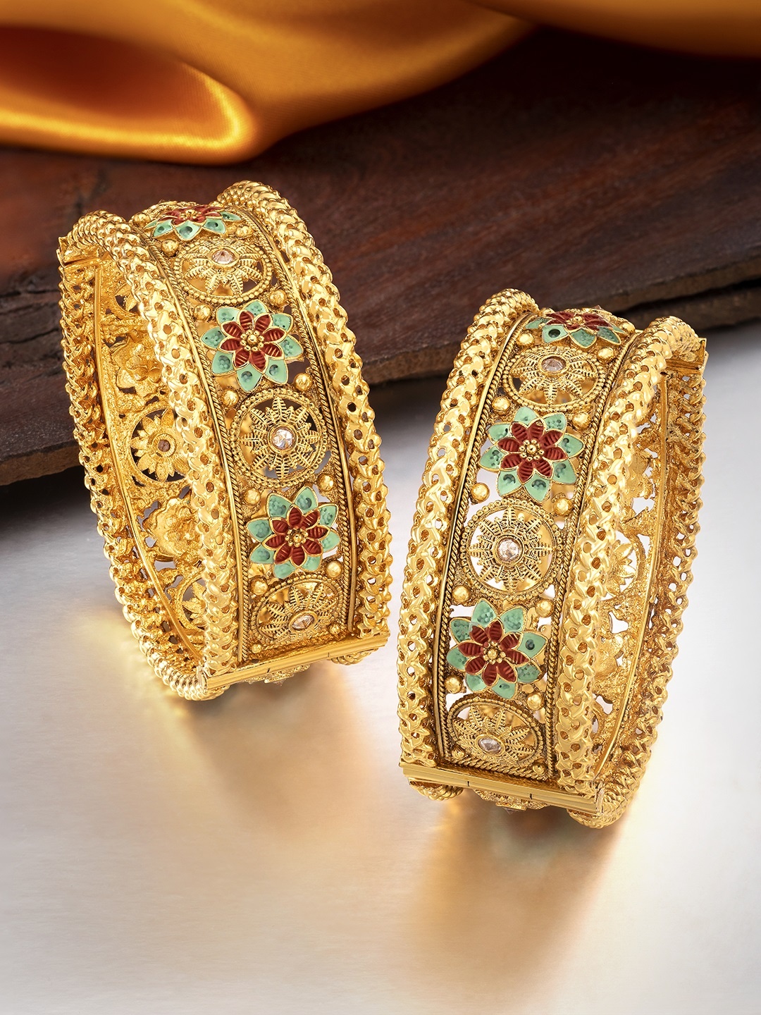 

Peora Set of 2 Mint & Red Gold Plated Screw Openable Bangles