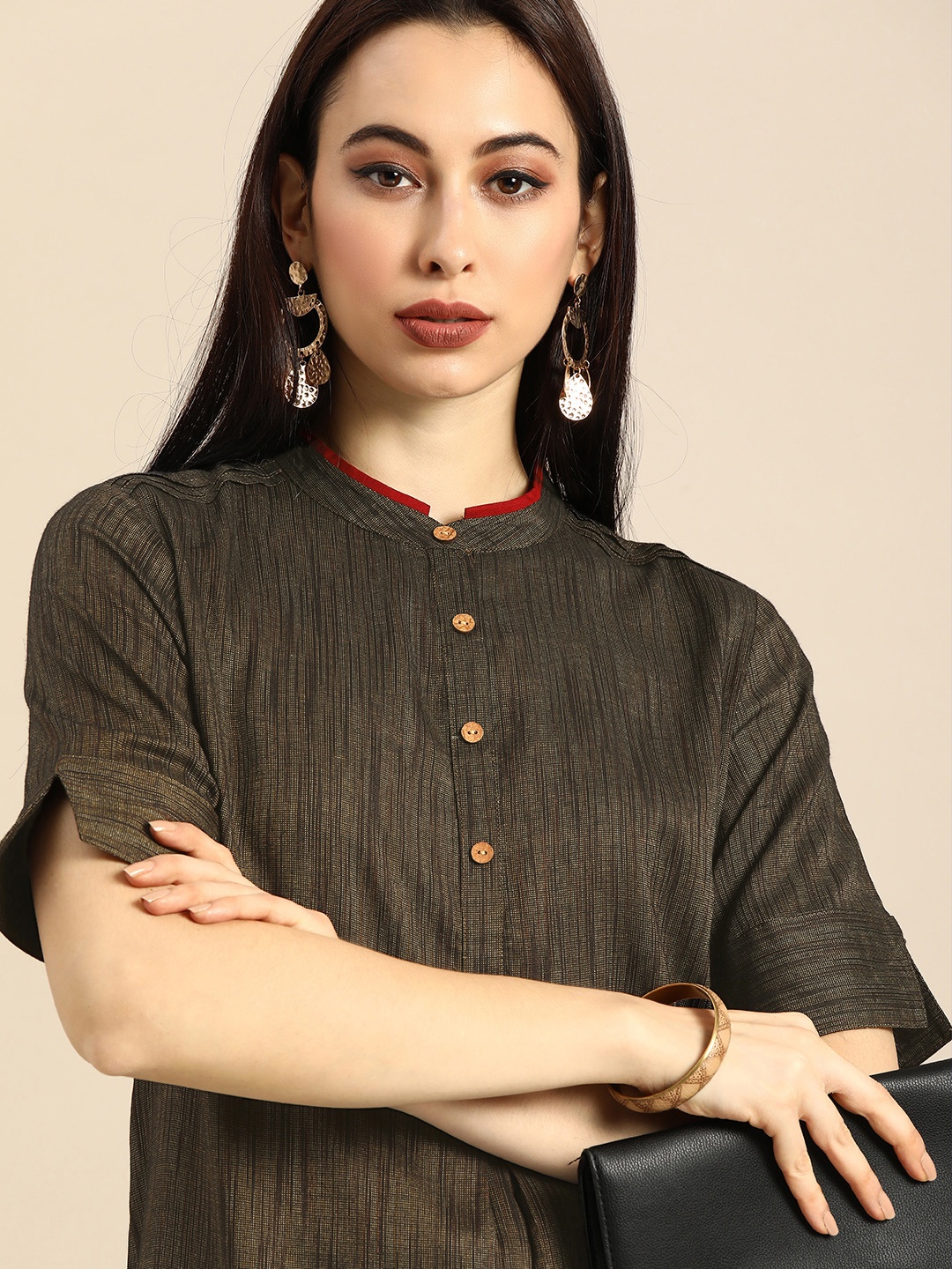 

Anouk Women Black Solid Straight Kurta with Pin-Tuck Detail