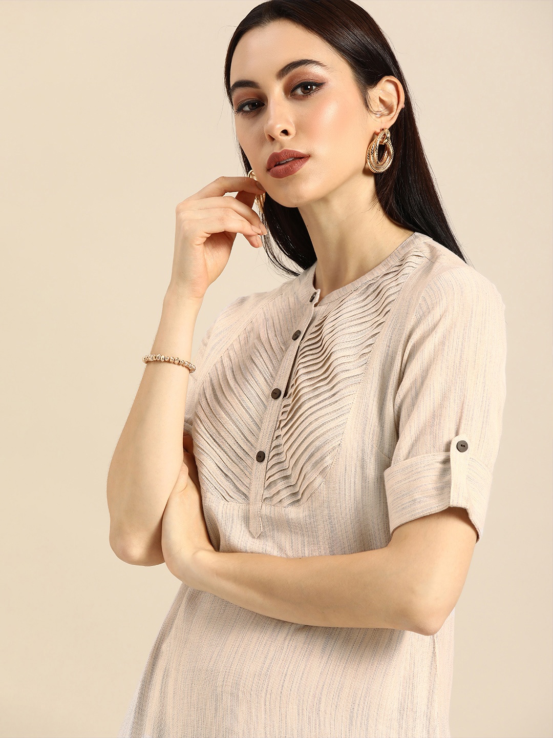 

Anouk Women Off White Solid Pin-Tucked Straight Kurta