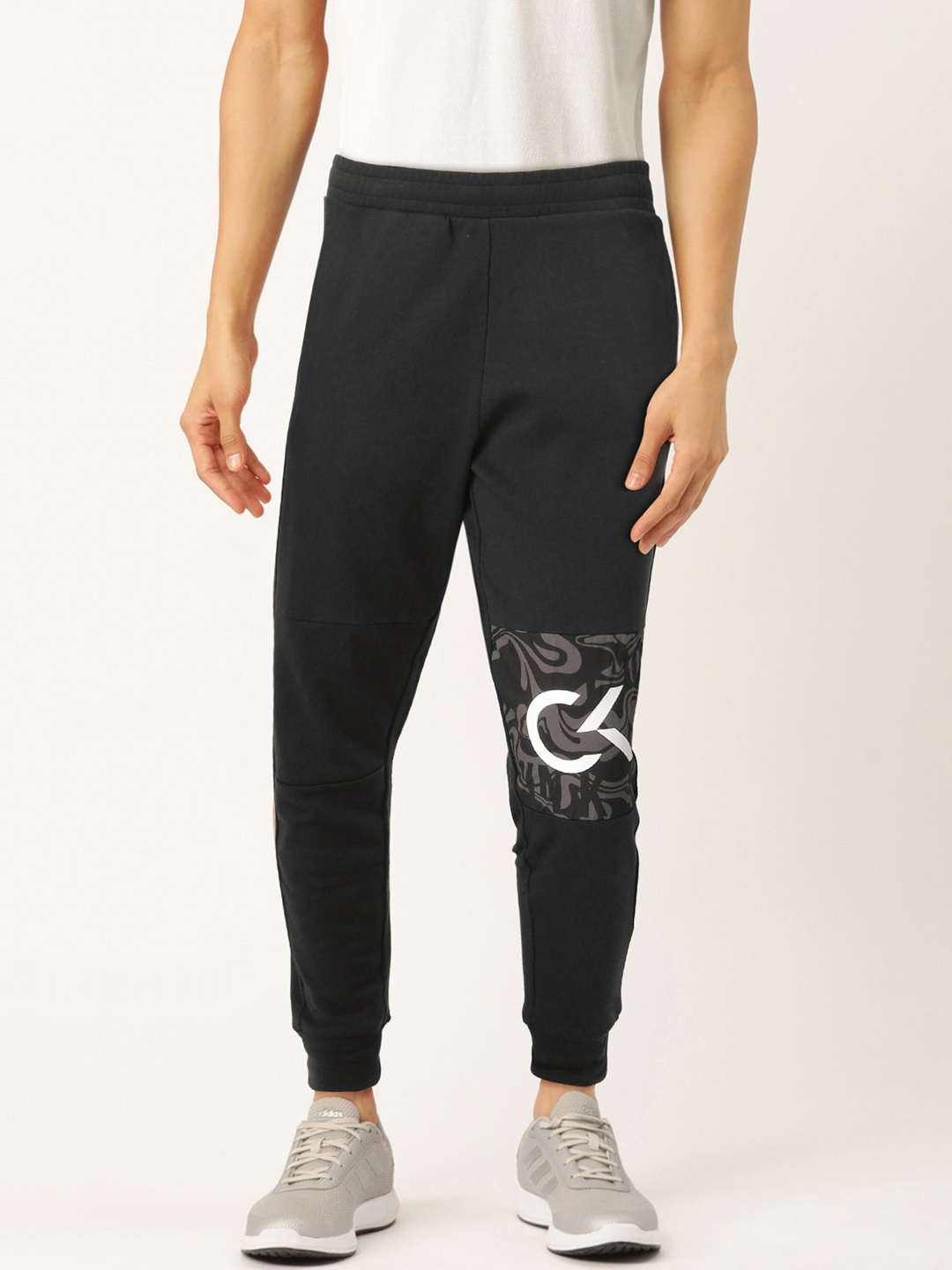 

Calvin Klein Jeans Men Black Printed Straight Fit Joggers