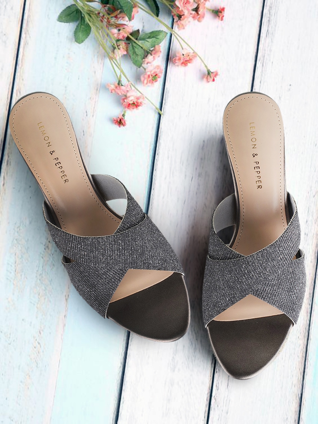 

LEMON & PEPPER Women Gunmetal-Toned Striped Block Heels, Metallic