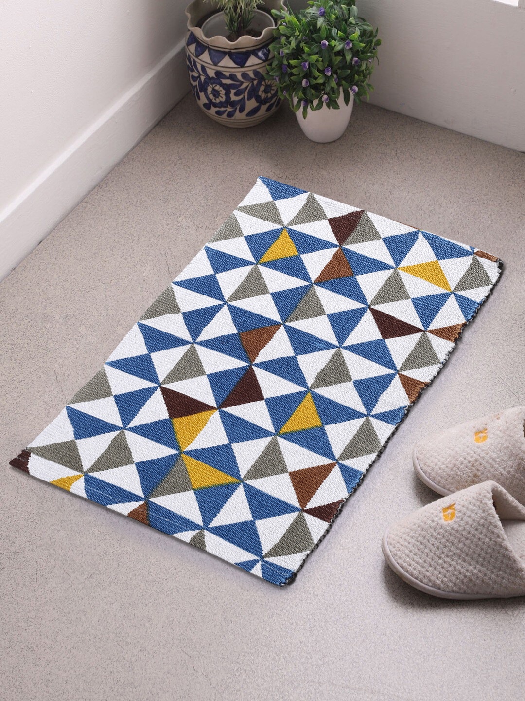 Saral Home Blue & White Geometric Printed Runner