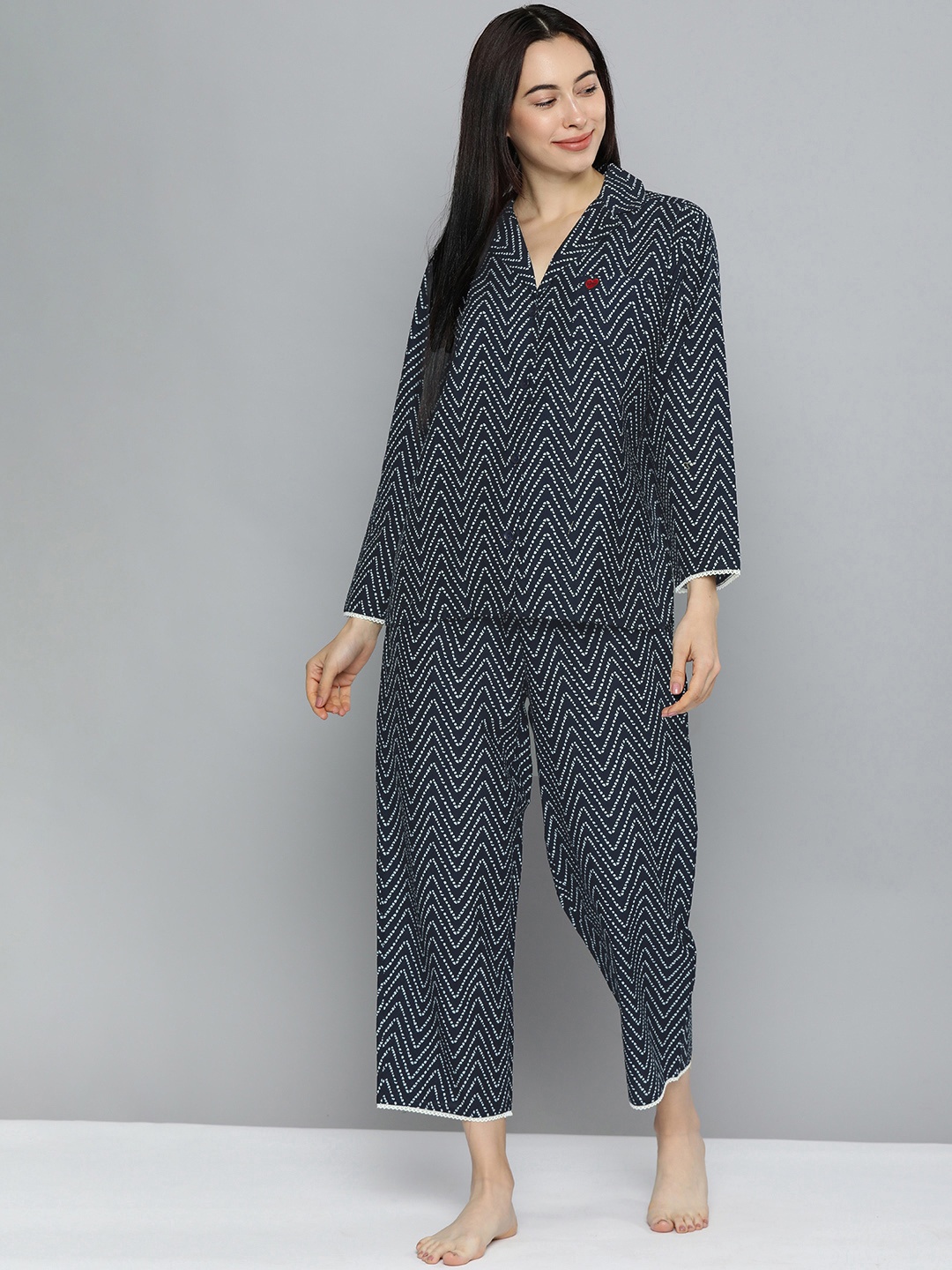 

Chemistry Women Black & White Printed Night suit