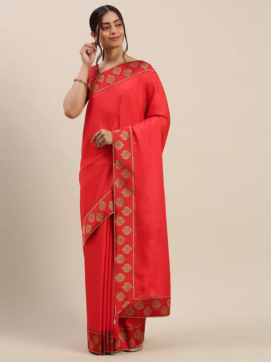 

Indian Women Red Solid Silk Blend Saree