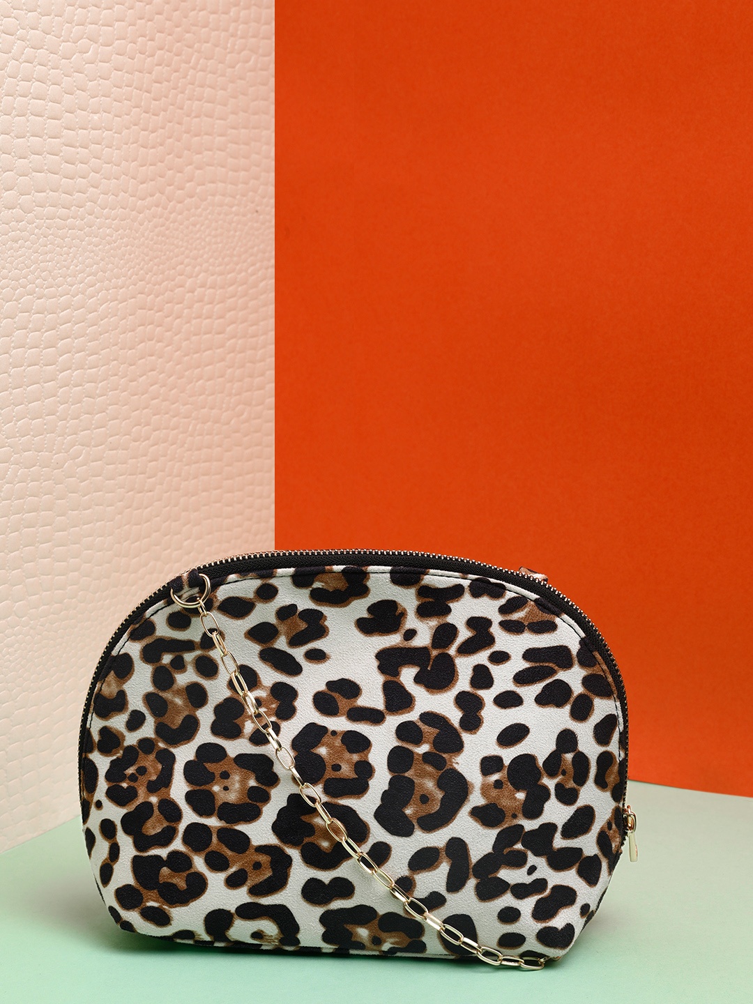

STREET 9 White & Black Printed Clutch