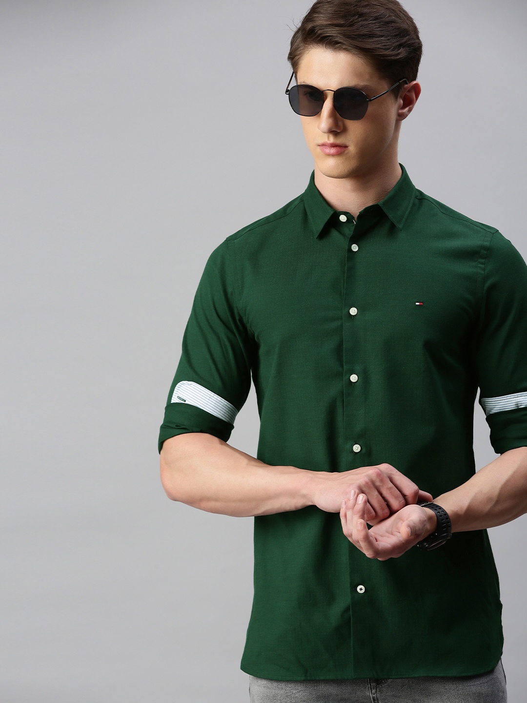 

Tommy Hilfiger Men Green Slim Fit Solid Casual Shirt