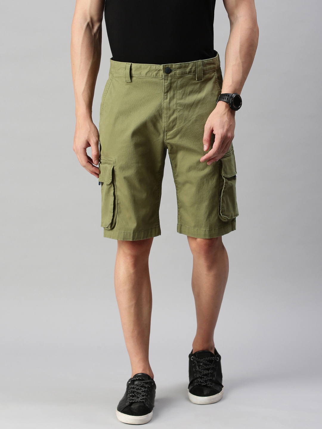 

Tommy Hilfiger Men Olive Green Solid Regular Fit Cargo Shorts