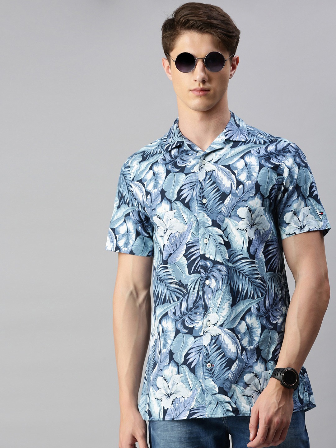 

Tommy Hilfiger Men Blue & White Regular Fit Printed Casual Cotton-Linen Shirt
