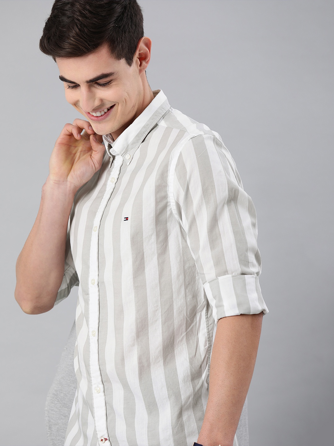 

Tommy Hilfiger Men Grey & White Slim Fit Striped Casual Shirt