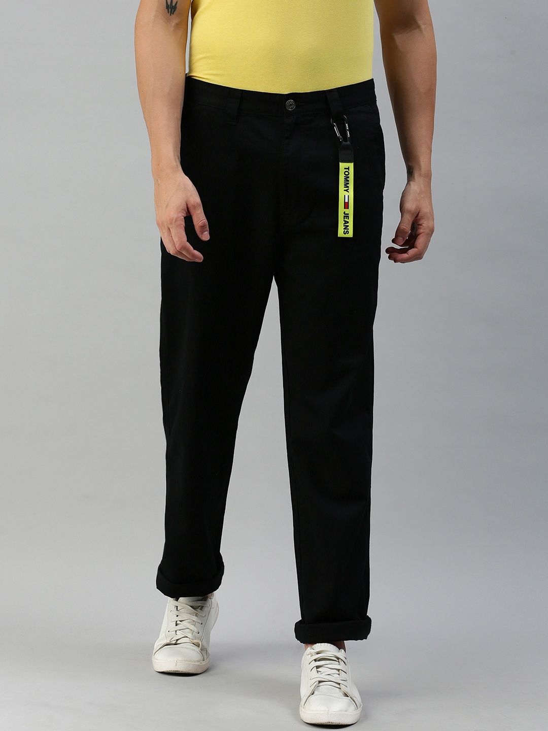 

Tommy Hilfiger Men Black Relaxed Loose Fit Solid Regular Trousers