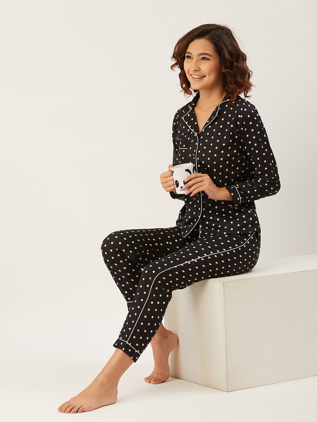 

ANVI Be Yourself Women Black & White Polka Dot Printed Night suit