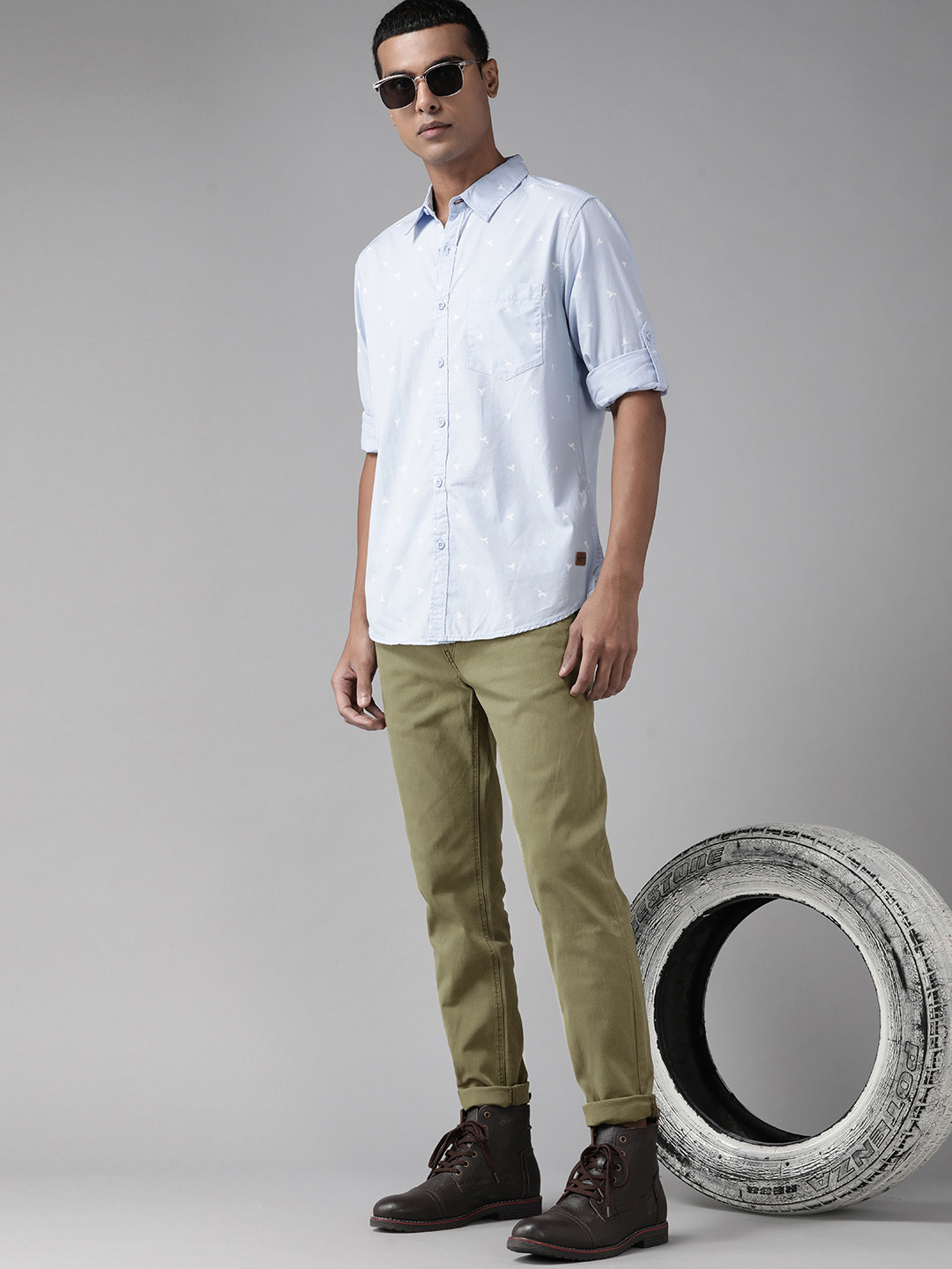 

Roadster Men Olive Green Solid Chinos Trousers