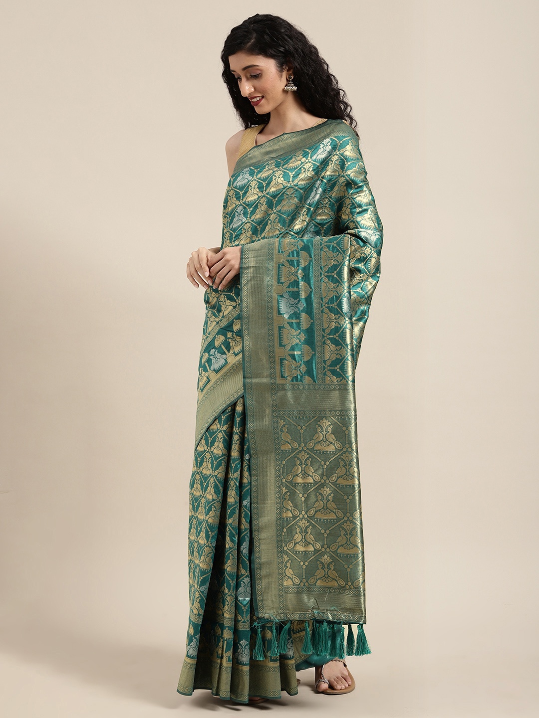 

VASTRANAND Green & Gold-Toned Silk Blend Woven Design Banarasi Saree