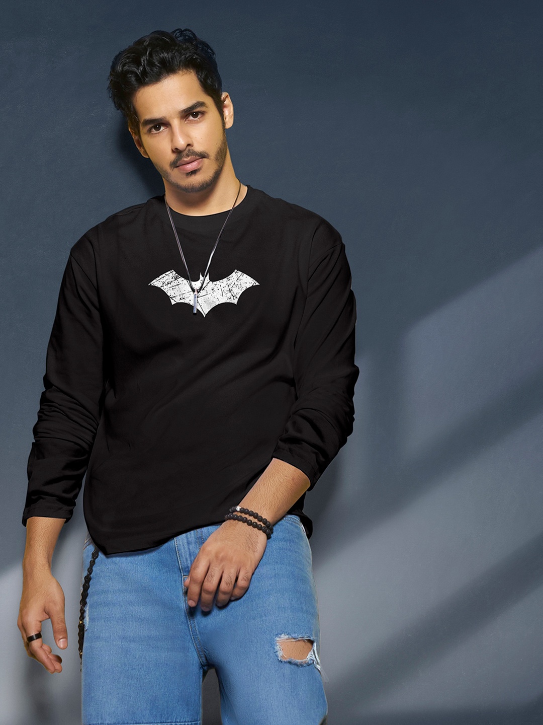 

Bewakoof Men Black Batman Glow In Dark Printed Round Neck Pure Cotton T-shirt