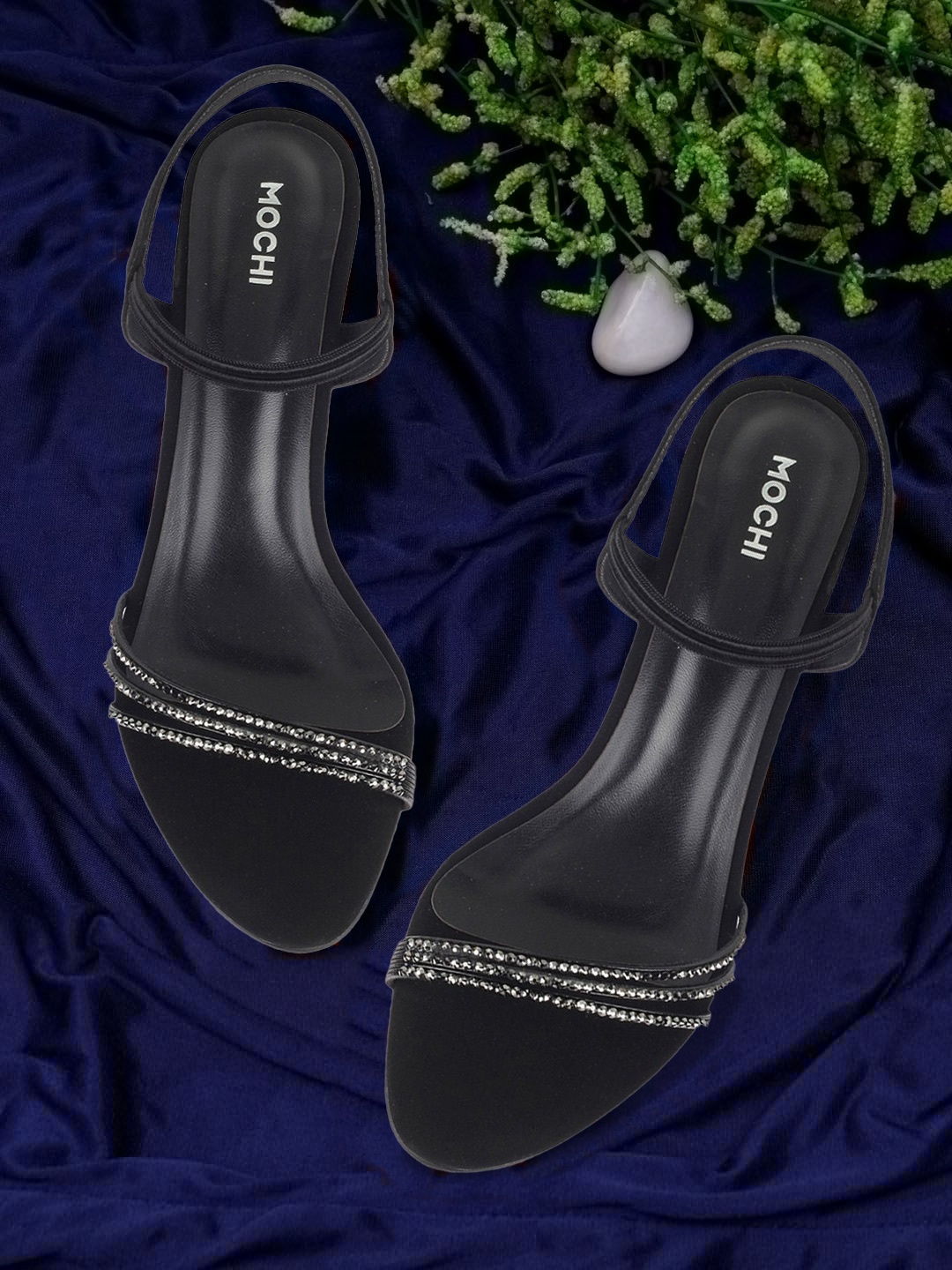 

Mochi Women Black Embellished Kitten Heels