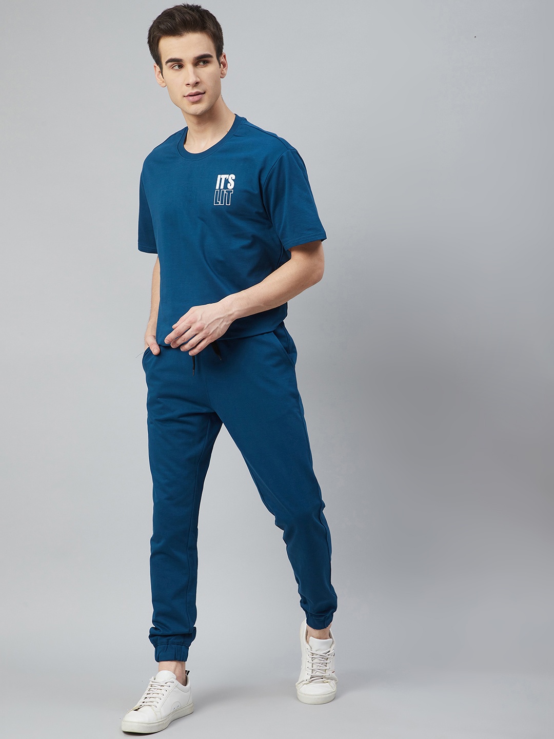 

M&H Easy Men Teal Blue Solid T-shirt with Trousers