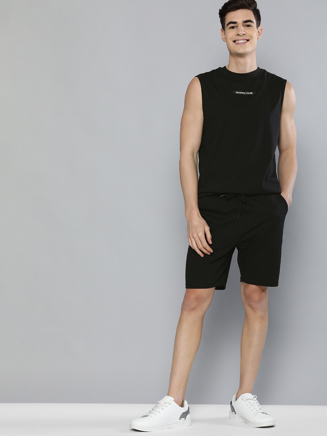 

M&H Easy Men Black Solid T-shirt with Shorts