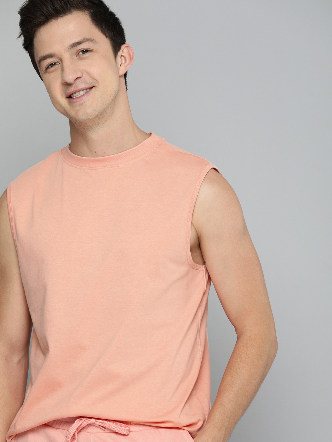 

M&H Easy Men Pink Solid Round Neck T-shirt
