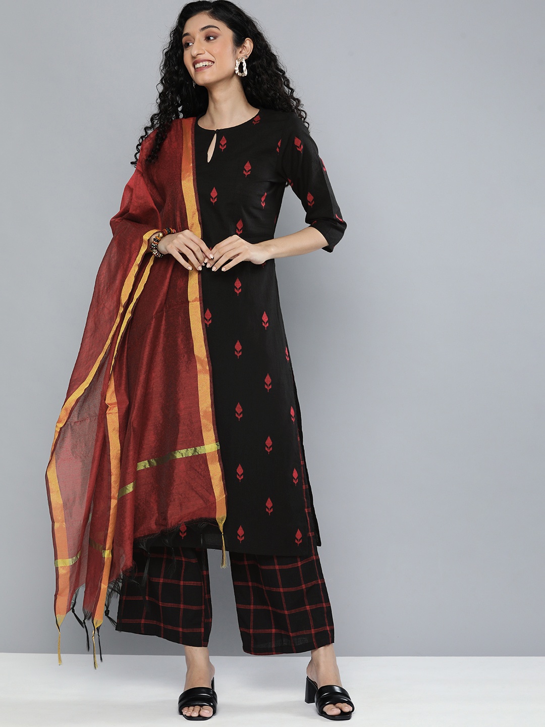 

Vishudh Women Black Printed Kurta with Palazzos & Dupatta
