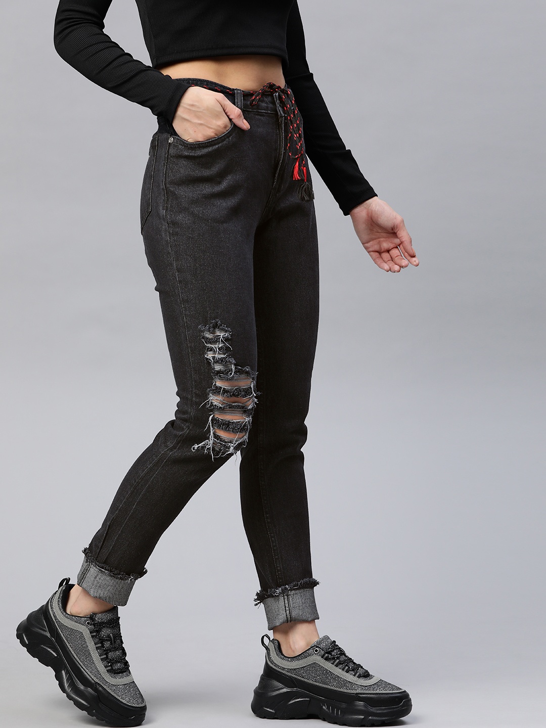 

Harvard Women Black Skinny Fit Mildly Distressed Stretchable Jeans