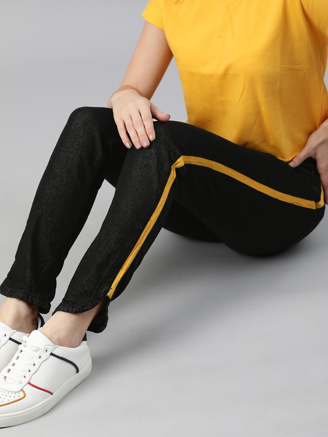 

Harvard Women Black Slim Fit Stretchable Jeans