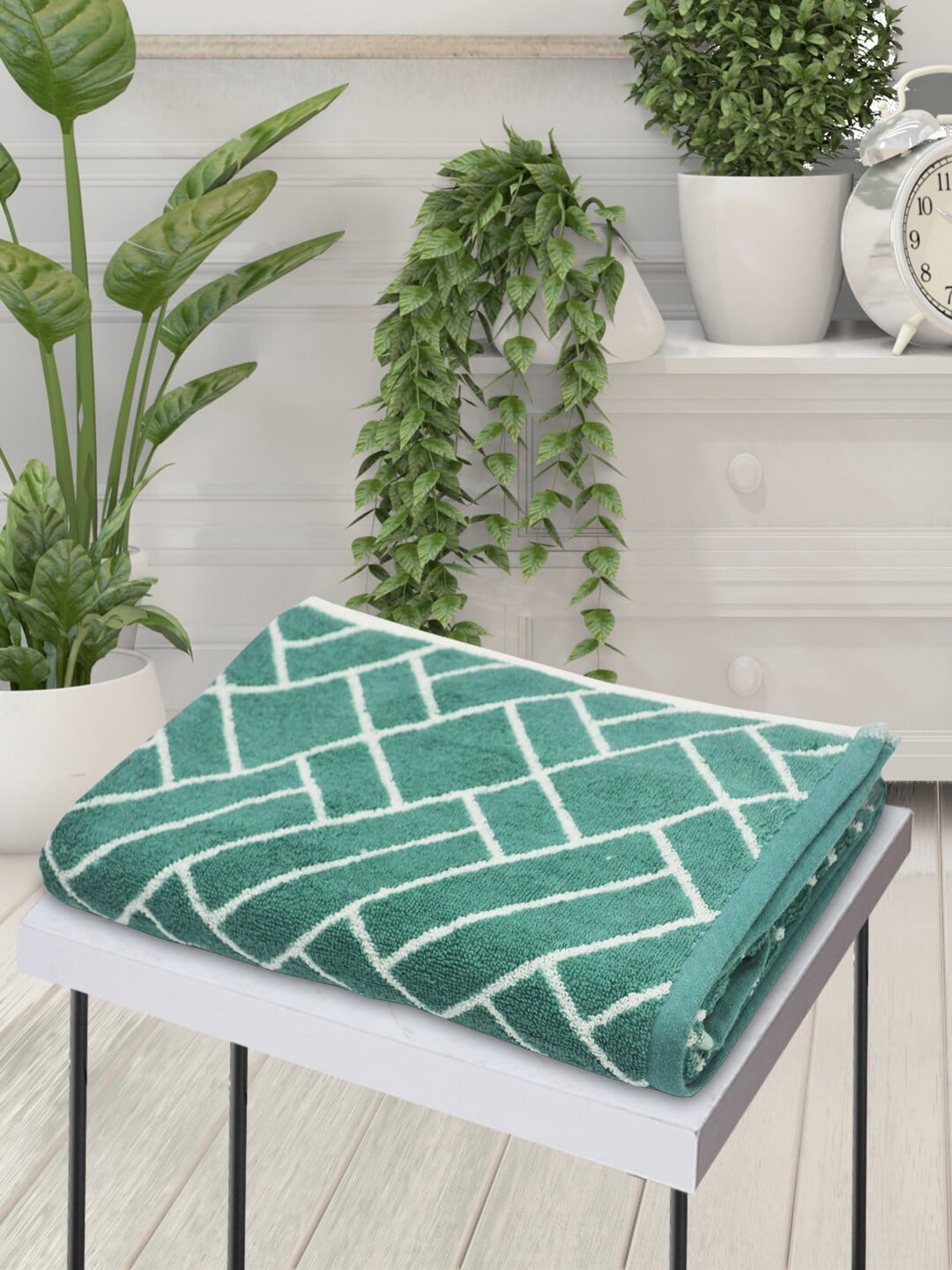 

BIANCA Unisex Green & White Printed 450 GSM Bath Towel