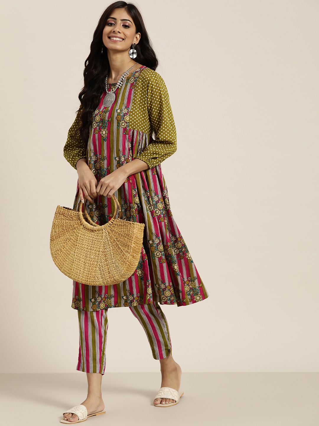

Sangria Women Olive Green & Pink Printed Pleated Pure Cotton Kurta with Trousers