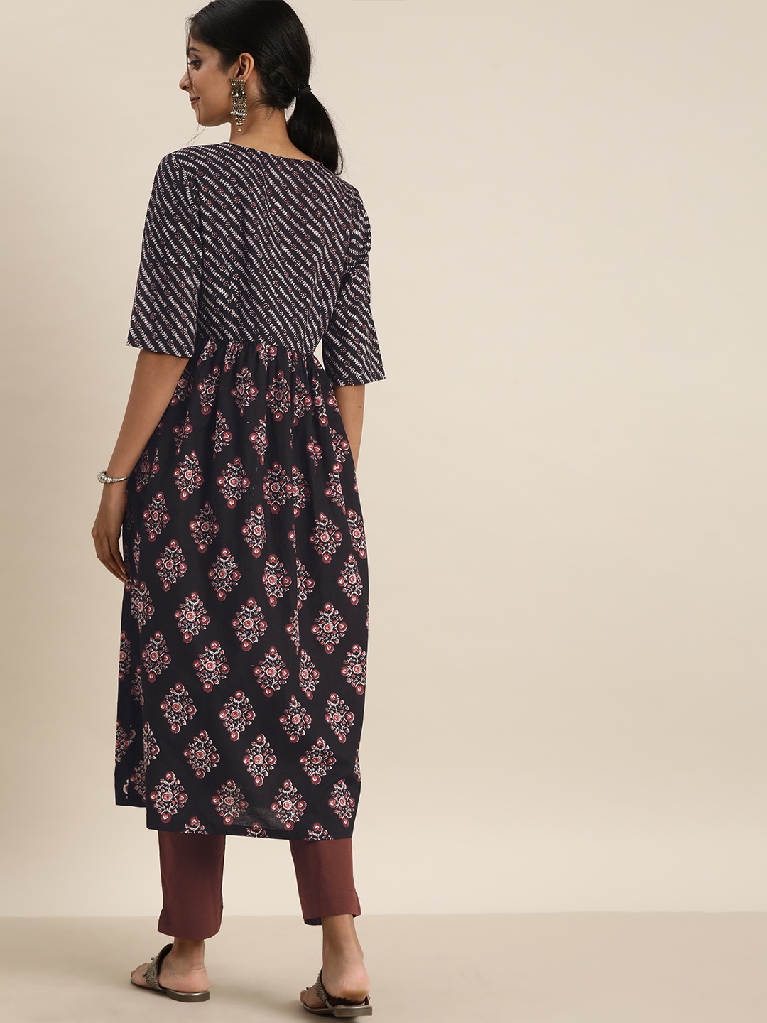 

Sangria Women Black & Red Ethnic Motifs Printed Kurta