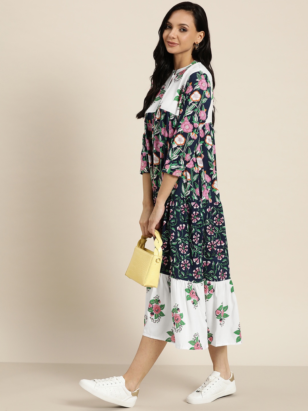 

Sangria Navy Blue & White Floral Printed A-Line Midi Dress