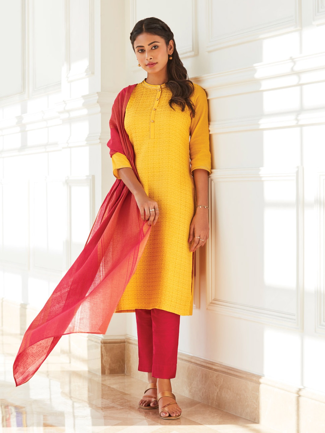 

AURELIA Women Yellow Geometric Zari Kurta