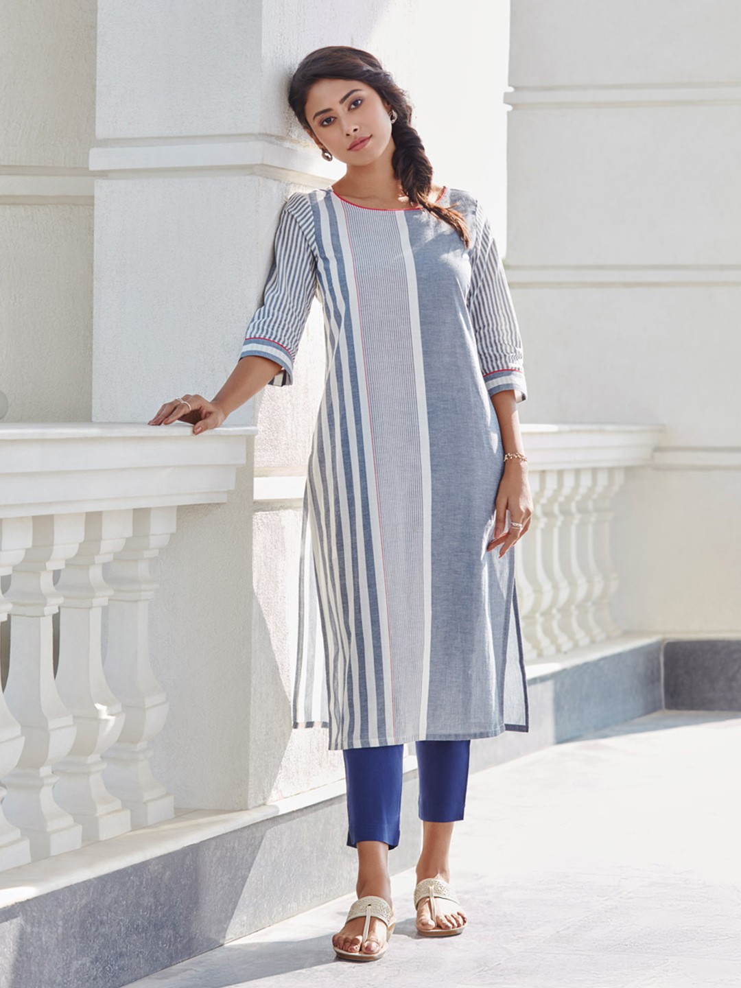 

Aurelia Women Grey & White Striped Kurta