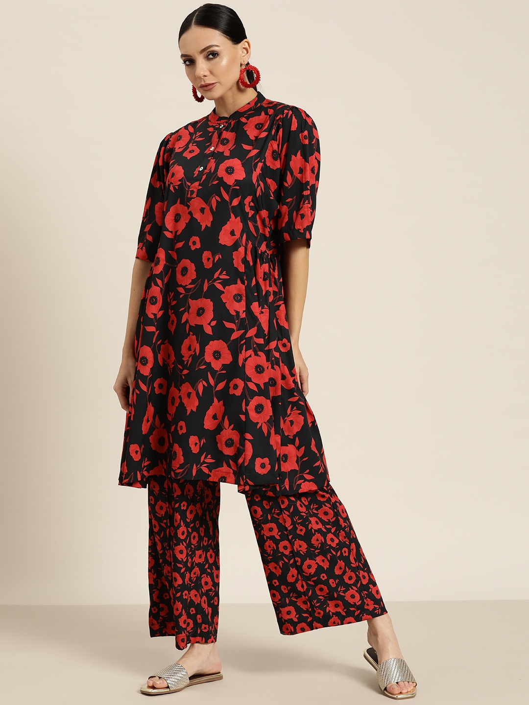 

Sangria Women Red & Black Floral Print Kurta & Palazzos