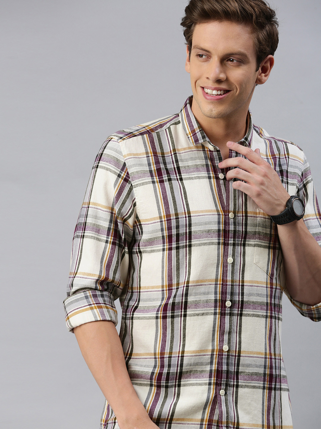 

Mast & Harbour Men Cream-Coloured & Black Regular Fit Checked Casual Shirt