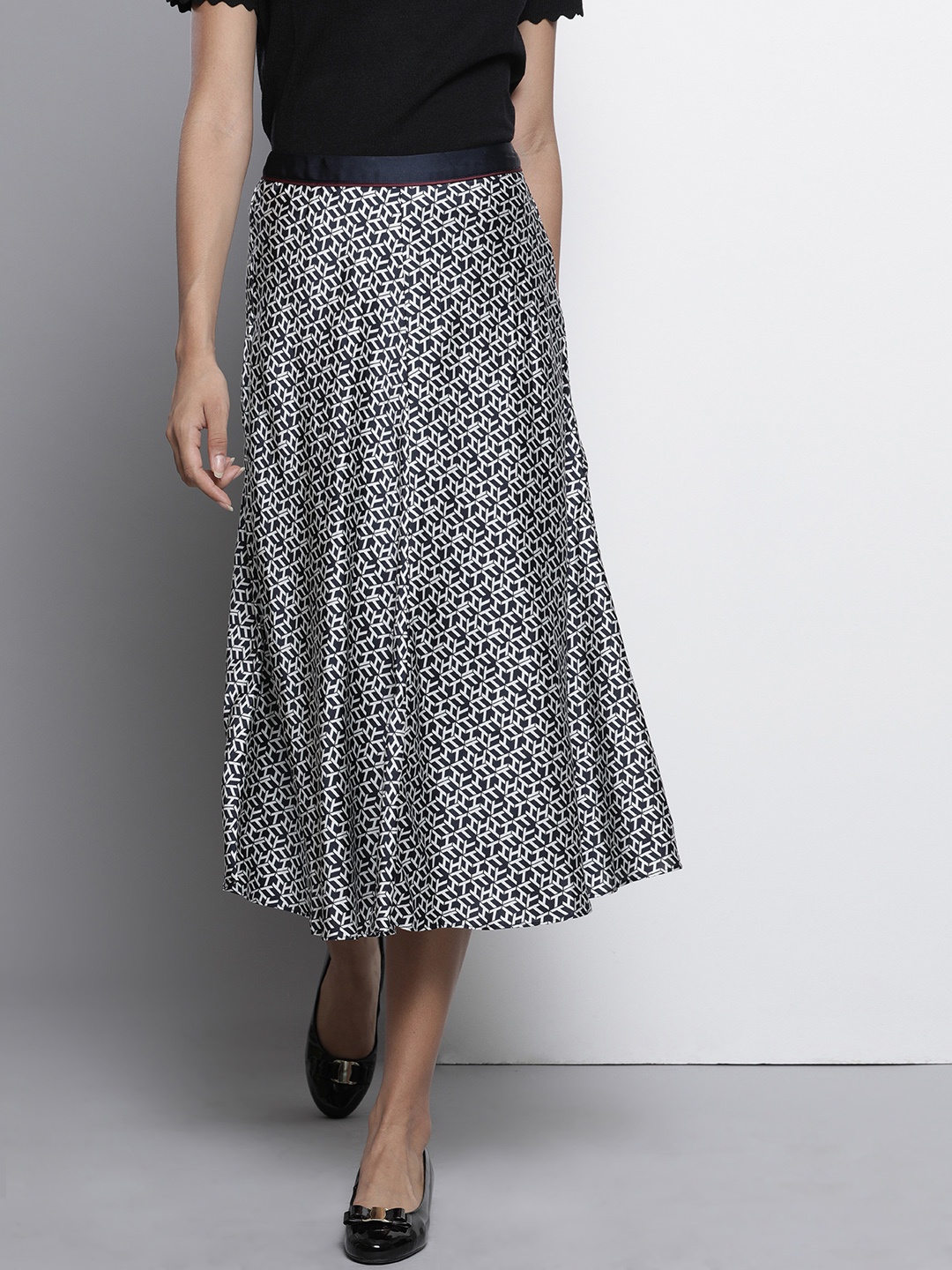 

Tommy Hilfiger Women Navy Blue & White Printed Flared Midi Skirt