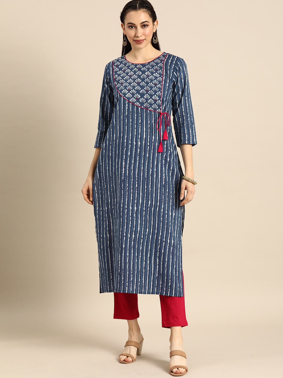 

Varanga Women Blue & White Printed Thread Work Kurta